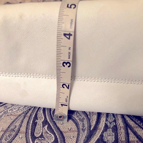 Michael Kors white leather shoulder bag. - Picture 7 of 7